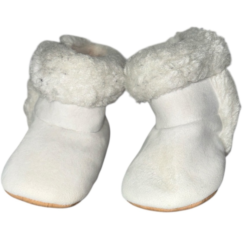 GYMBOREE Soft White Baby Booties size 2
